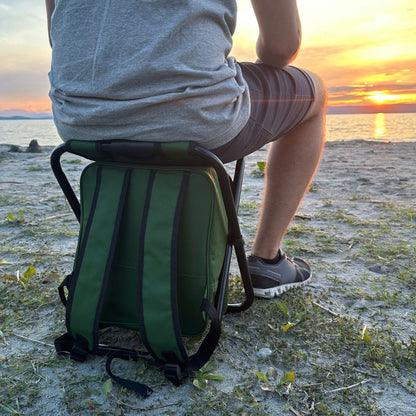 Rucksack mit Stuhl und Kühltasche